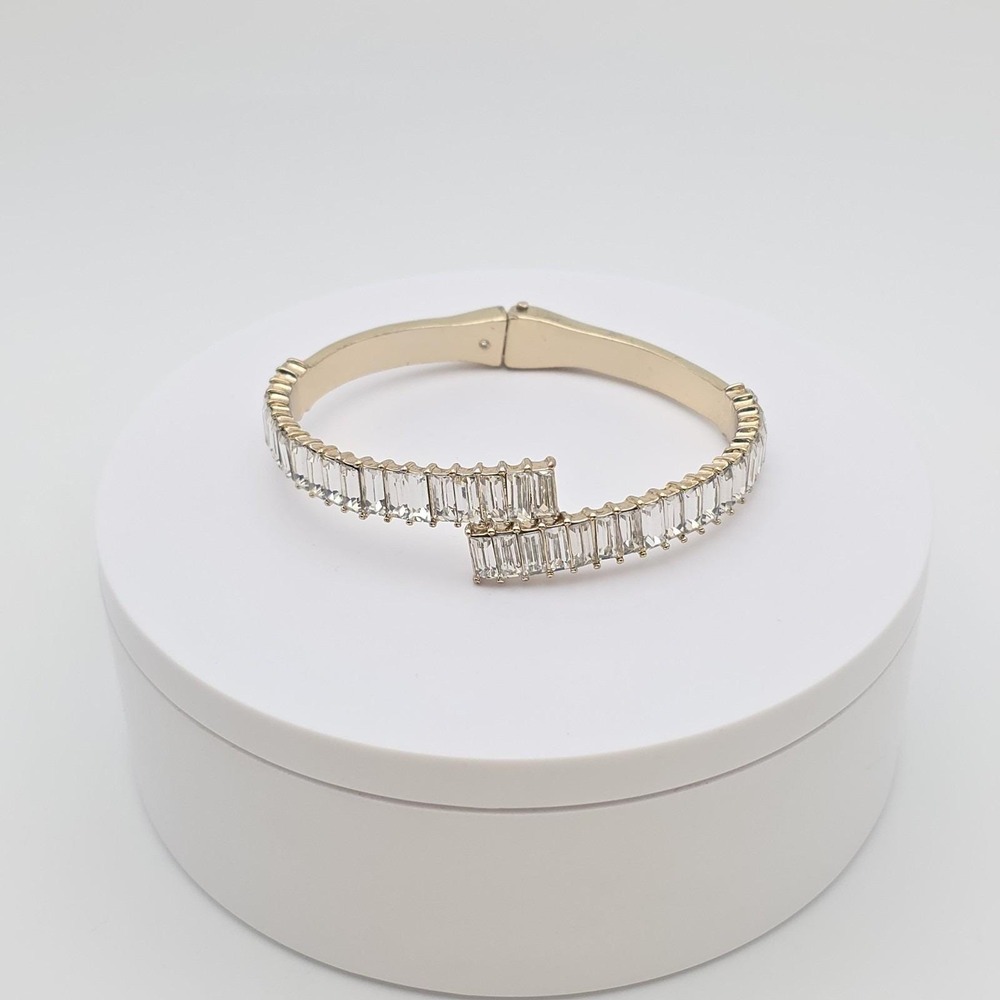 Vtg Baguette Crystal Bracelet Gold Tone Hinged Tiny Crystal Inside Cuff Bangle